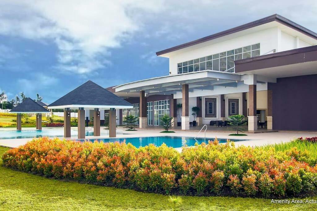 Taal Lake View Wind Residences By Smco Tagaytay City Bagian luar foto